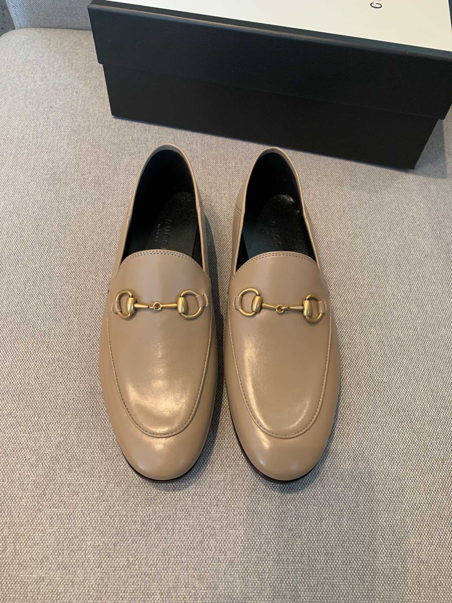 G*u*i flats 25