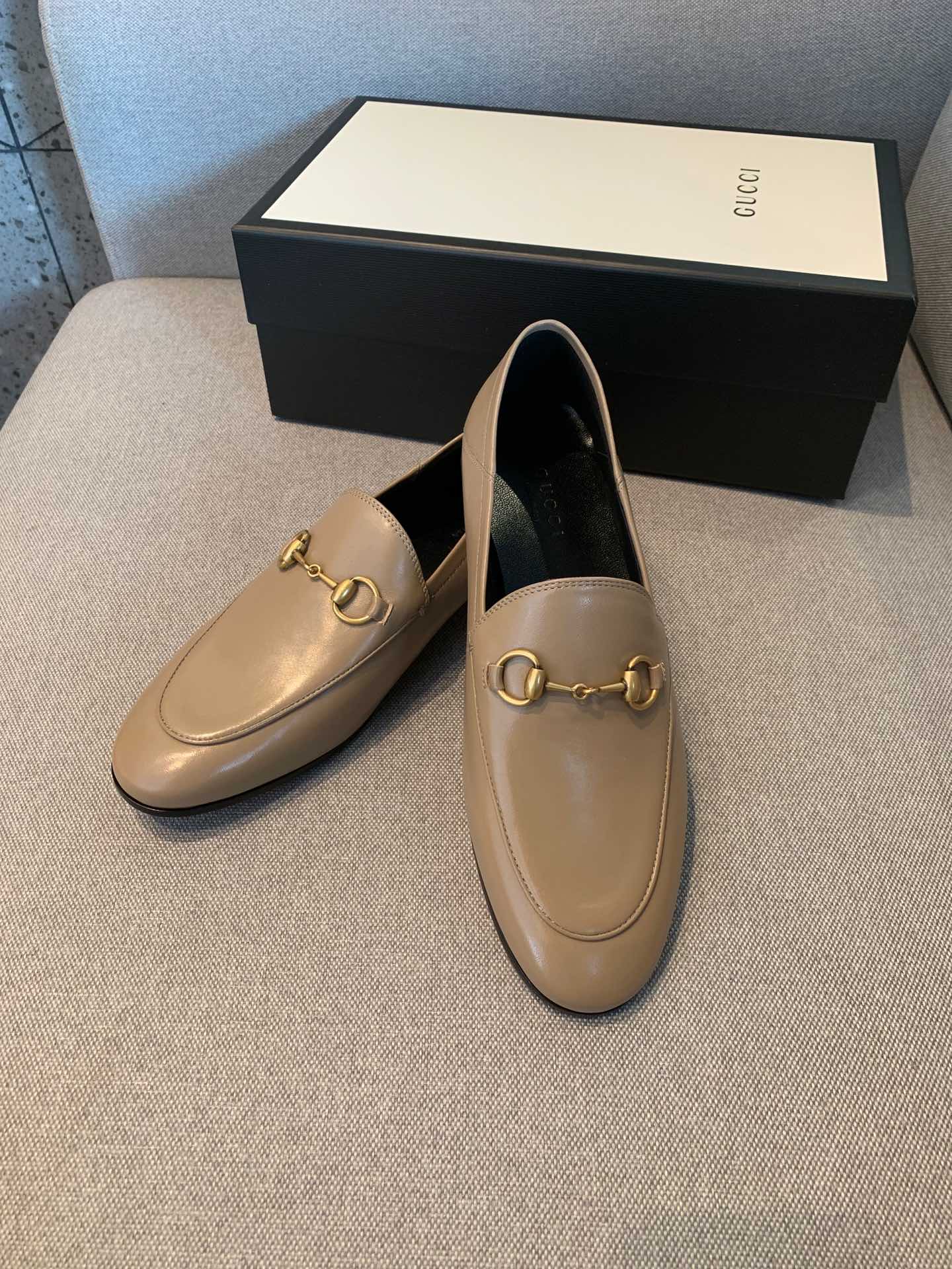G*u*i flats 25