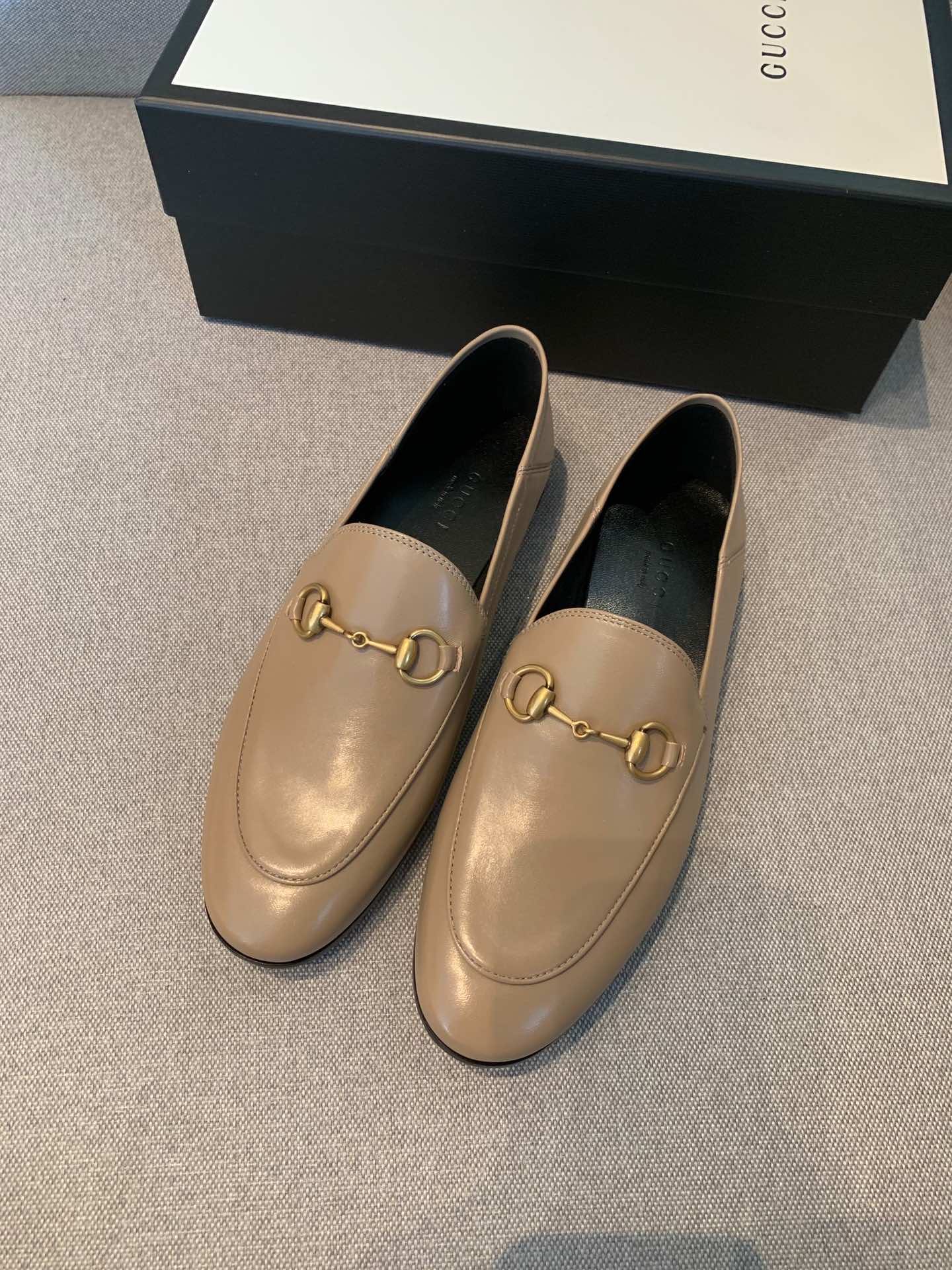 G*u*i flats 25