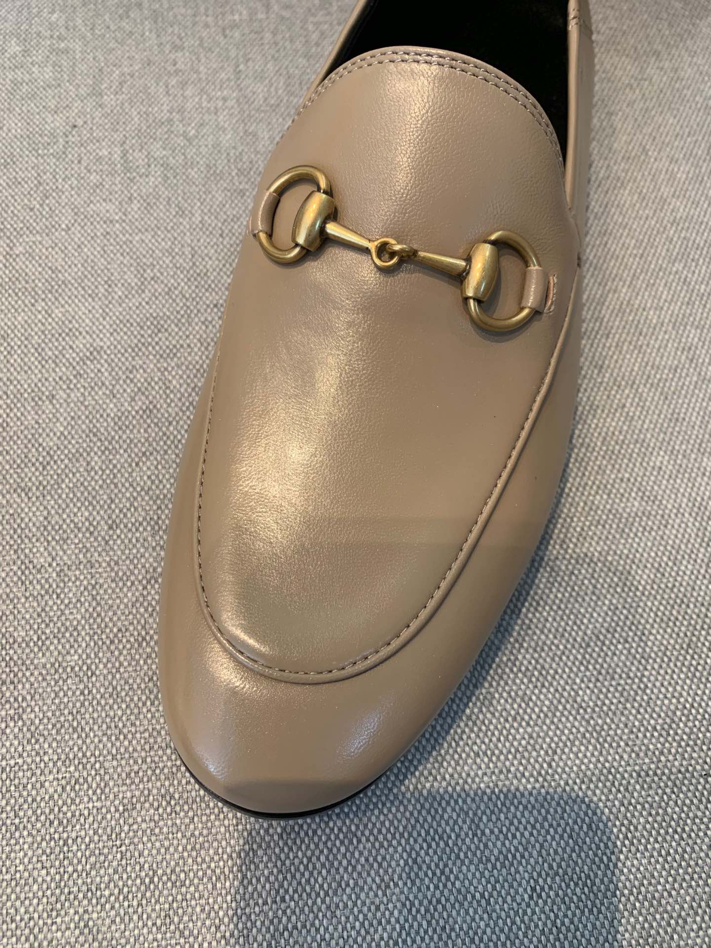 G*u*i flats 25