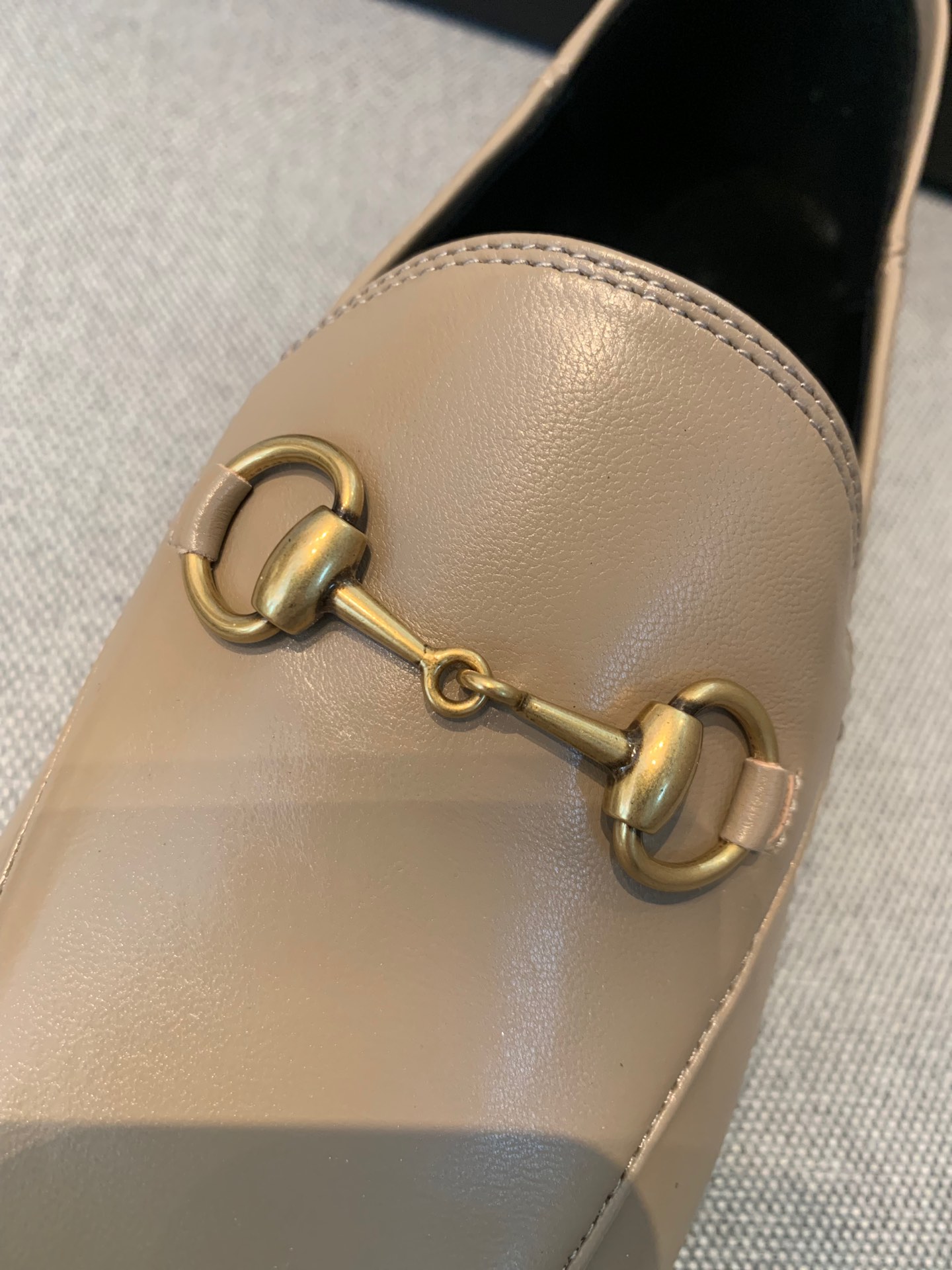 G*u*i flats 25
