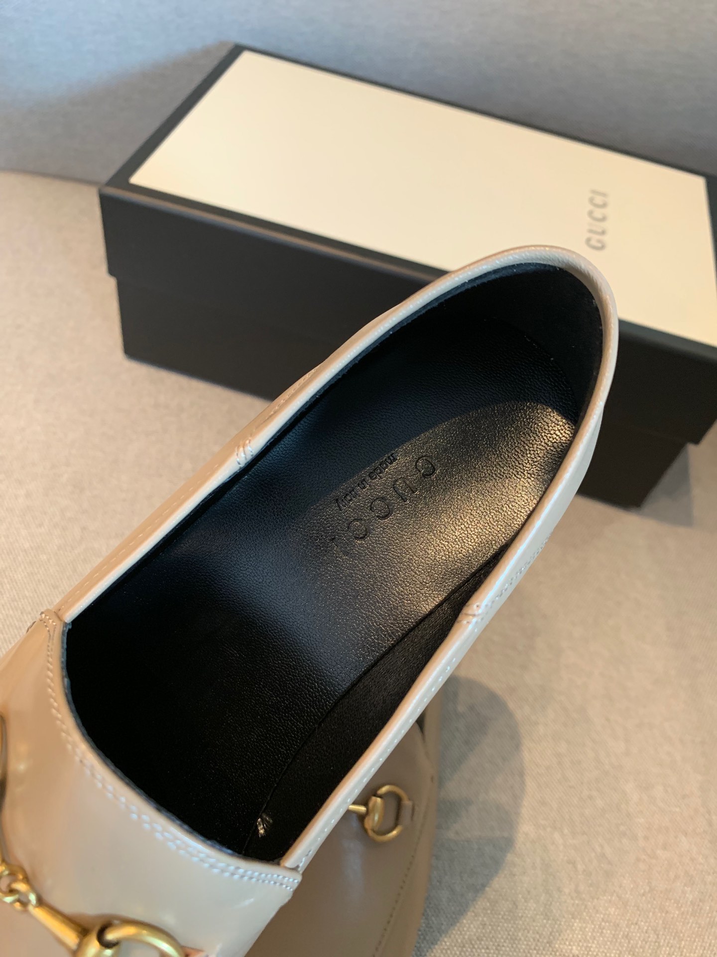 G*u*i flats 25