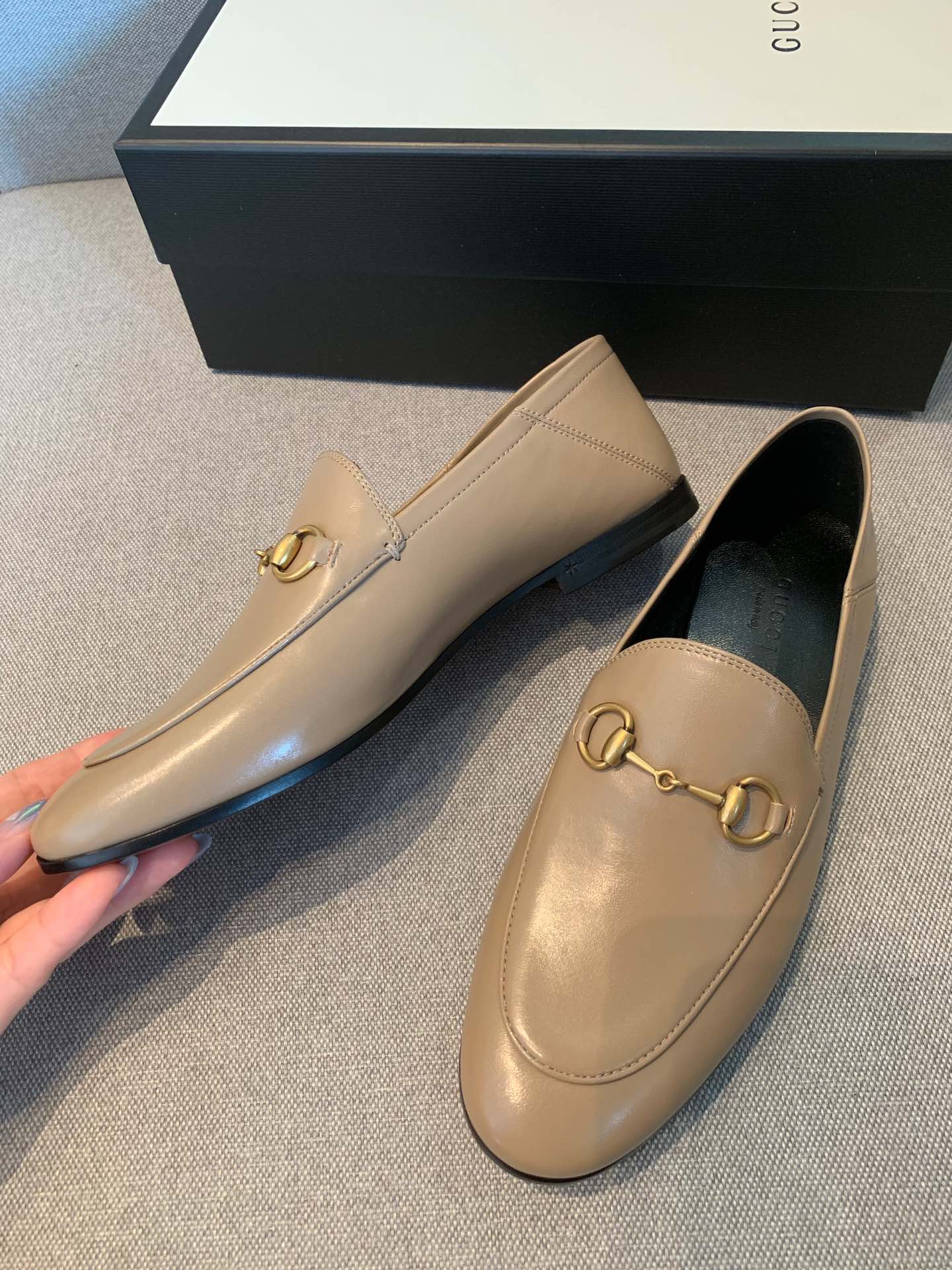 G*u*i flats 25