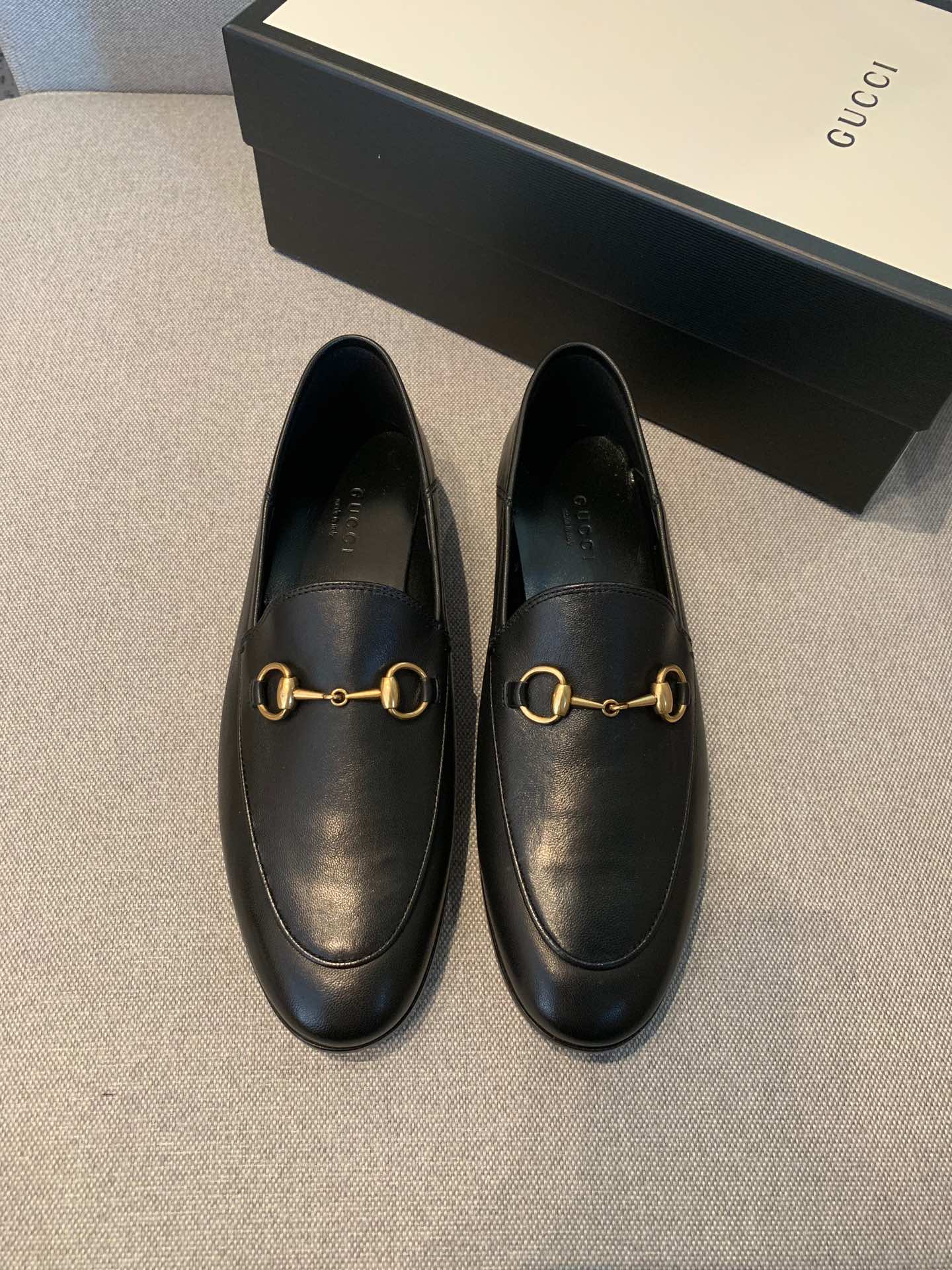 G*u*i flats 27