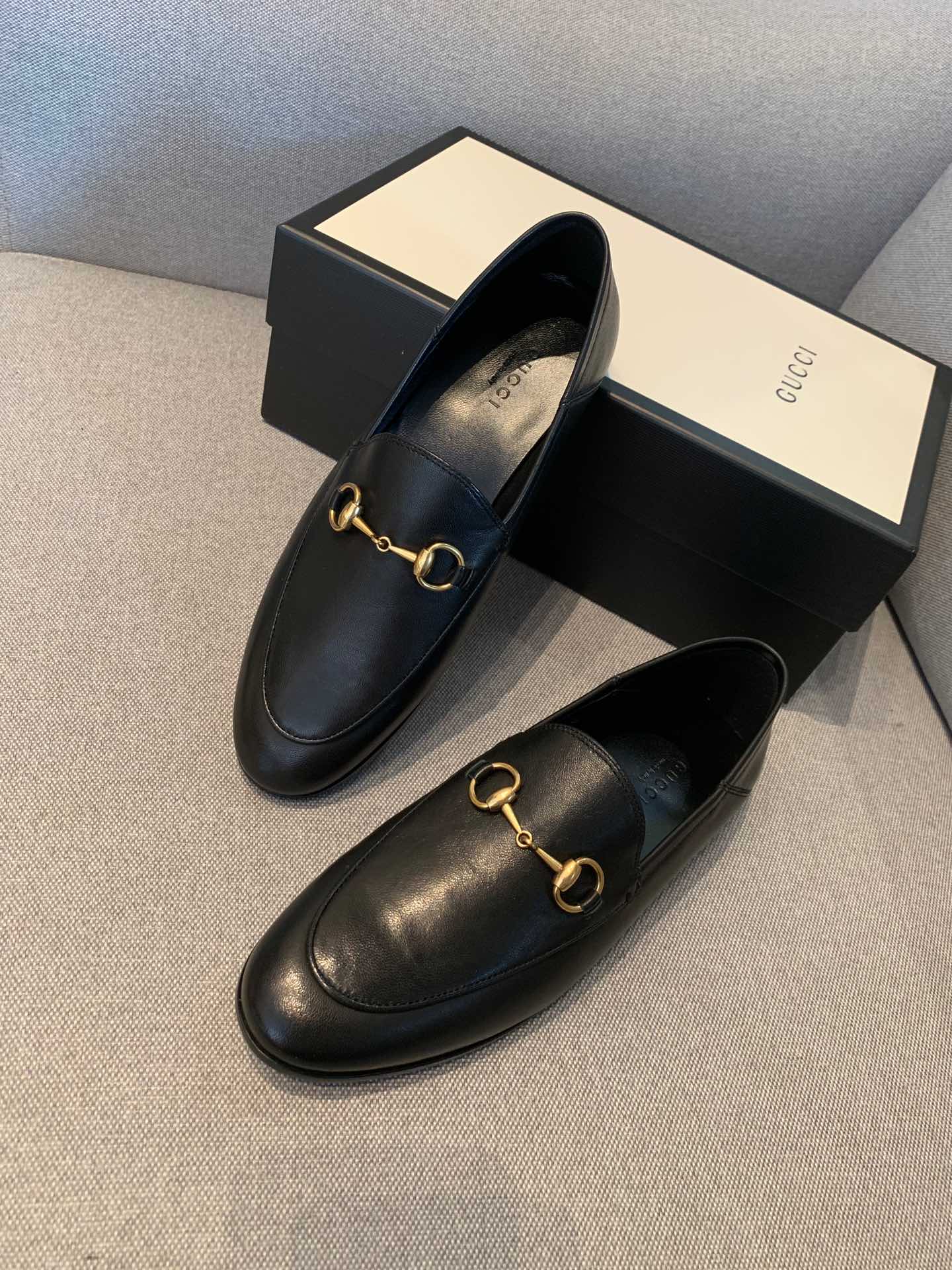G*u*i flats 27
