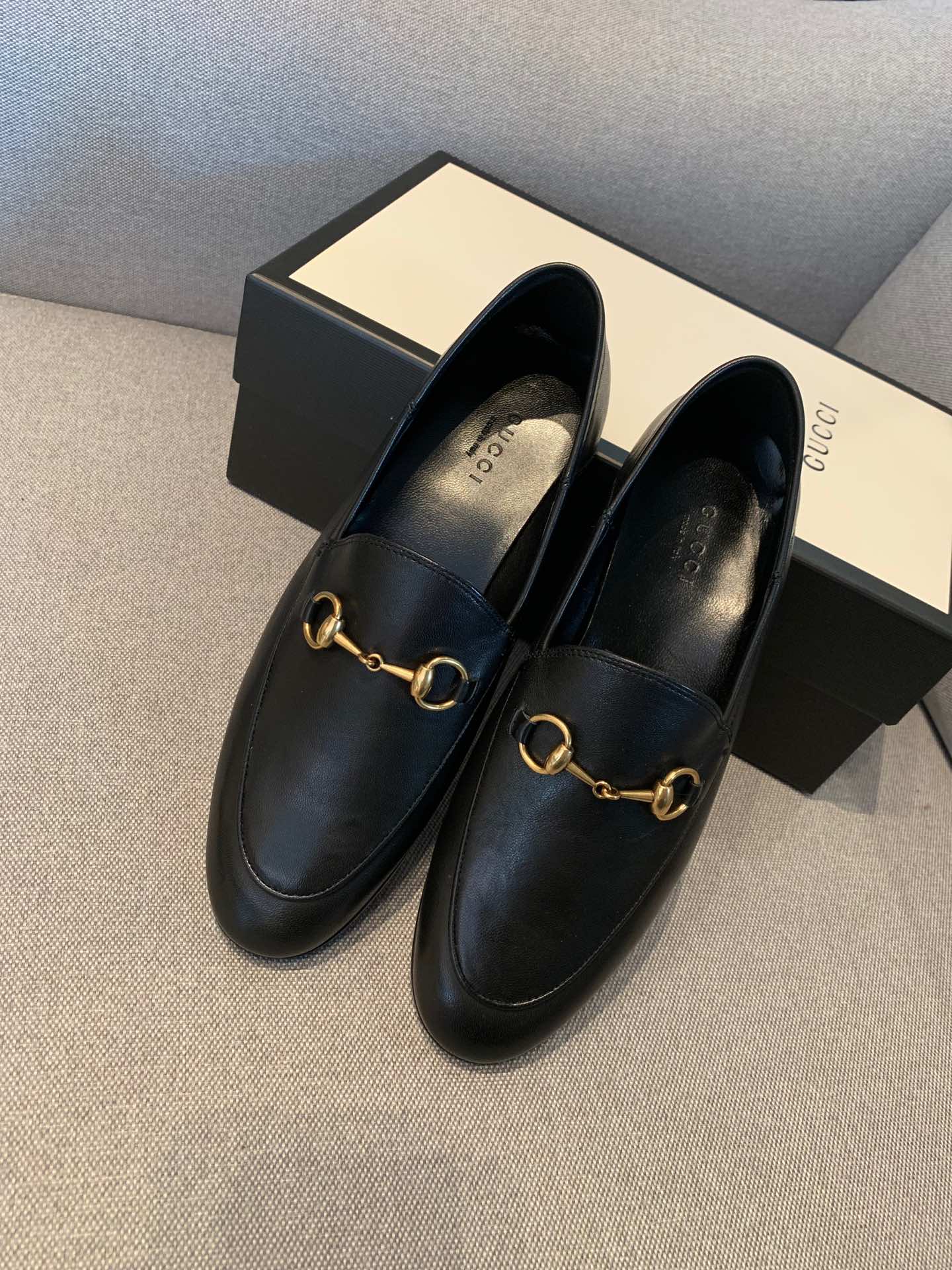 G*u*i flats 27