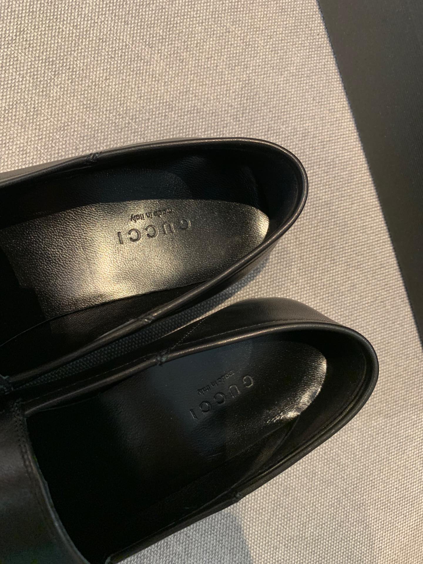G*u*i flats 27