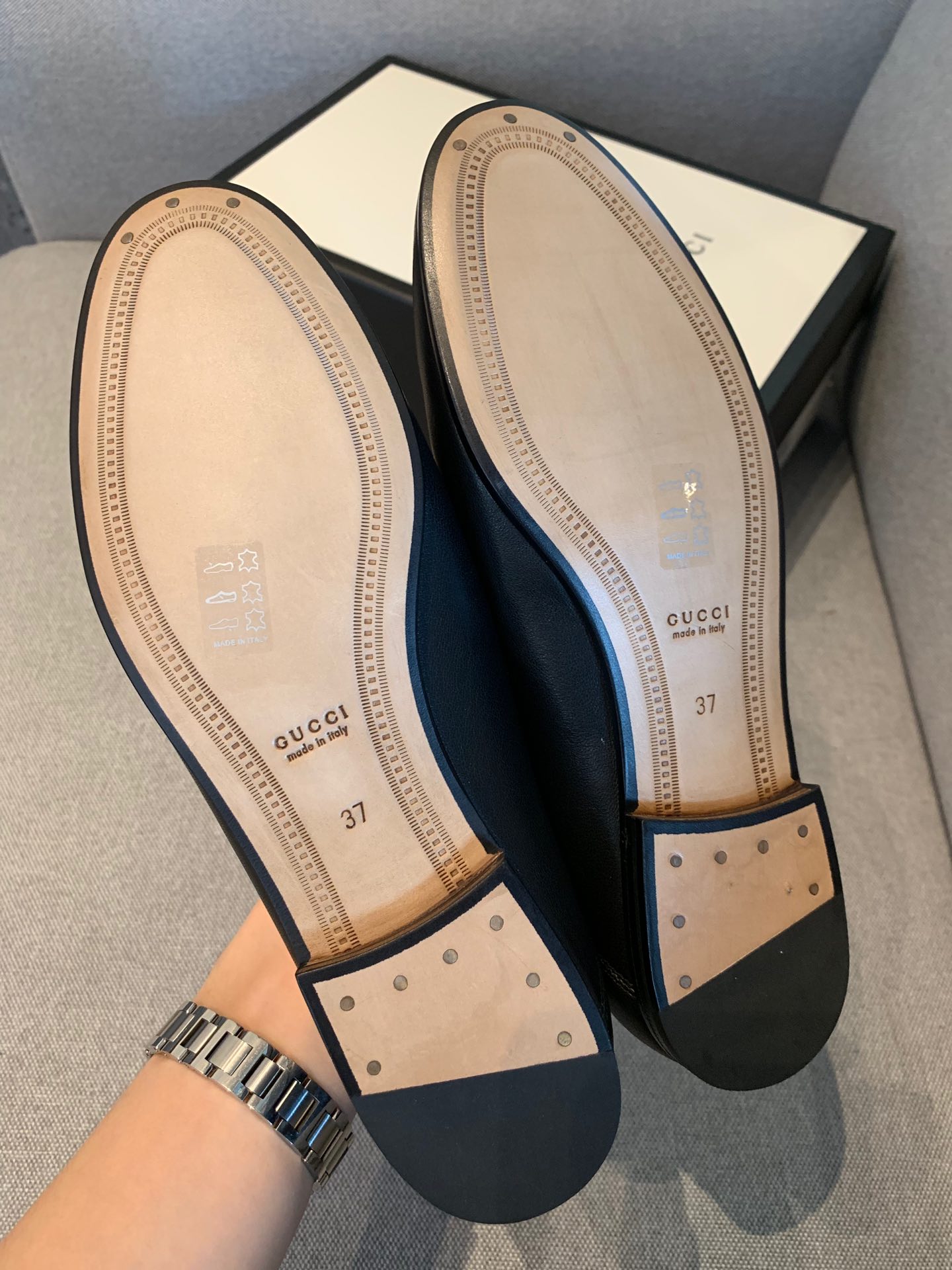 G*u*i flats 27