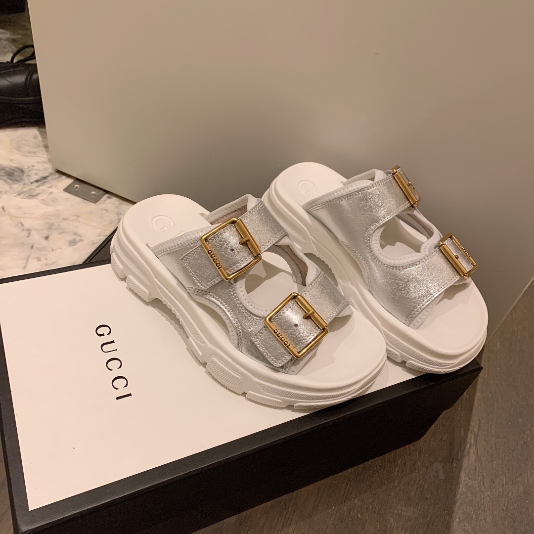 G*u*i slippers 42
