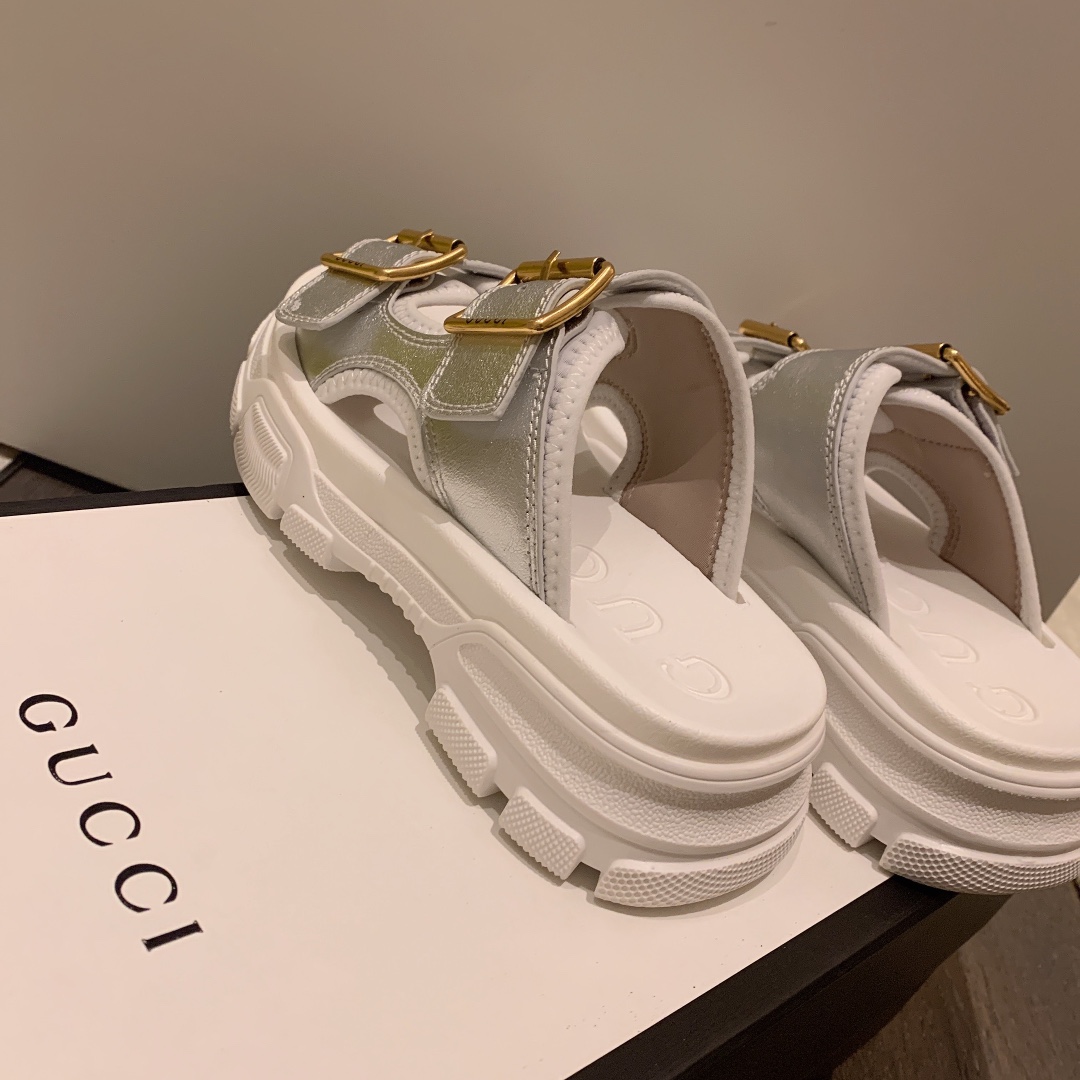 G*u*i slippers 42