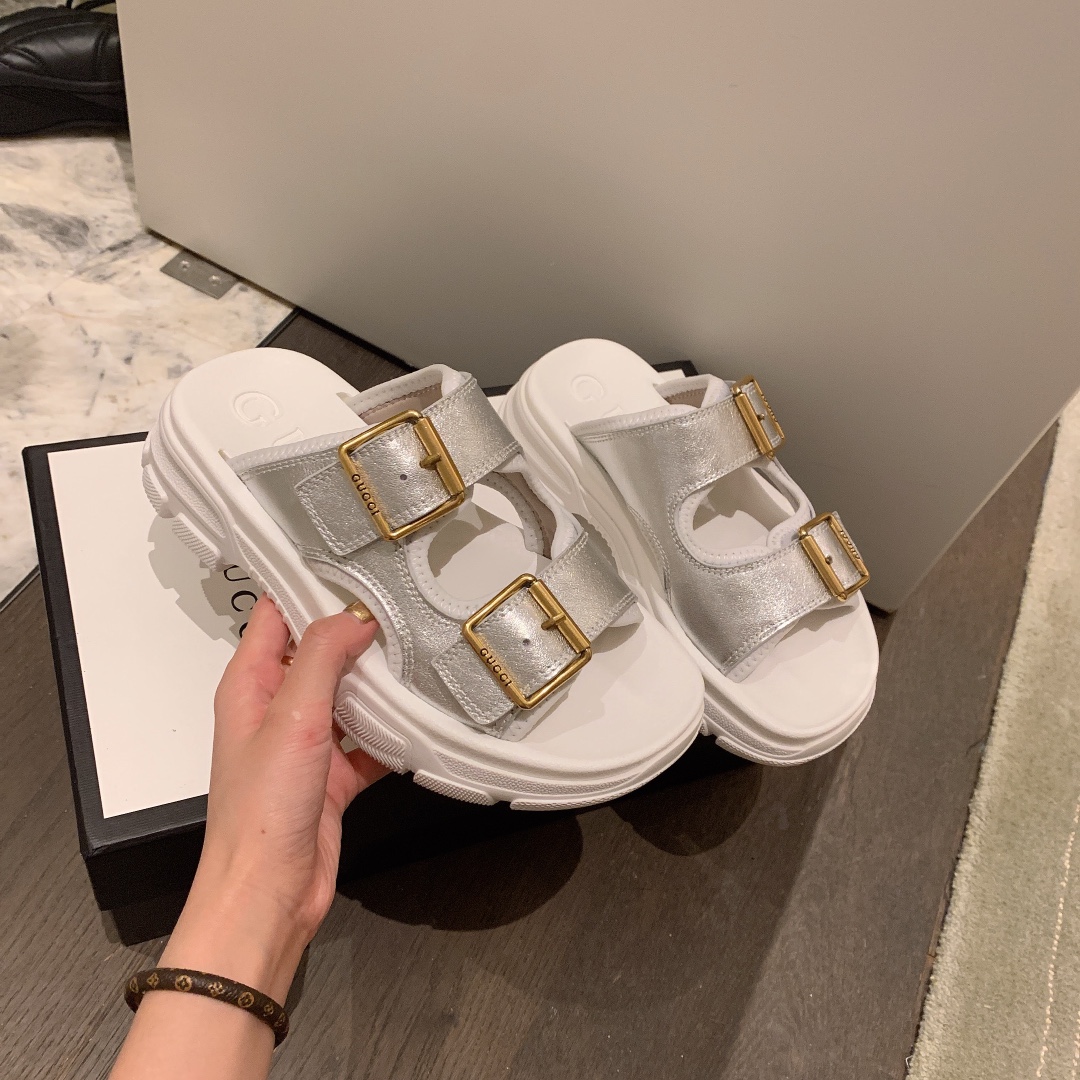 G*u*i slippers 42