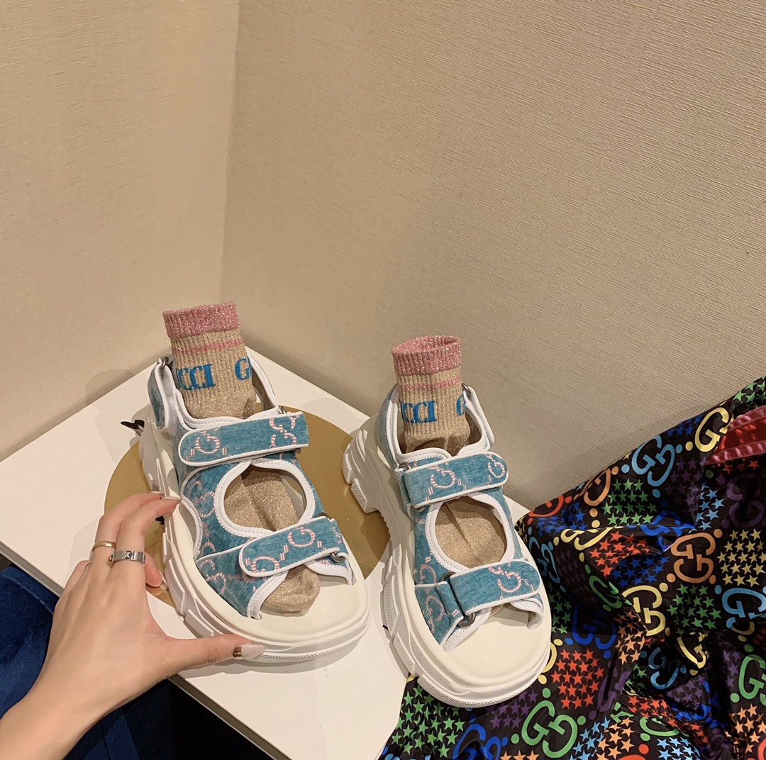 G*u*i slippers 45