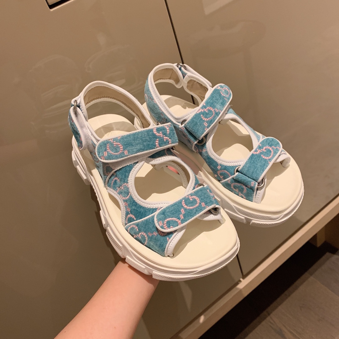 G*u*i slippers 45