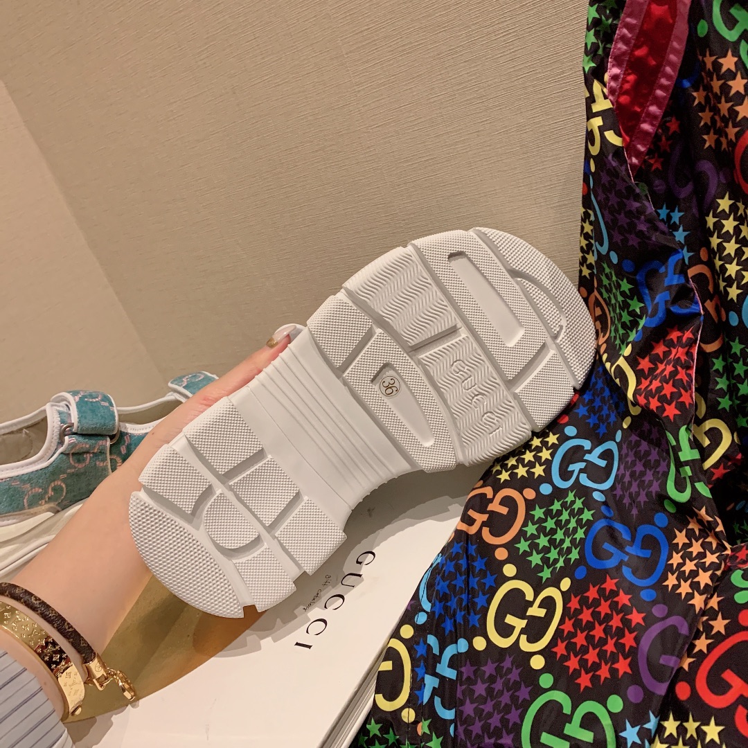 G*u*i slippers 45