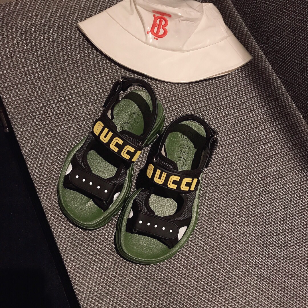 G*u*i slippers 47