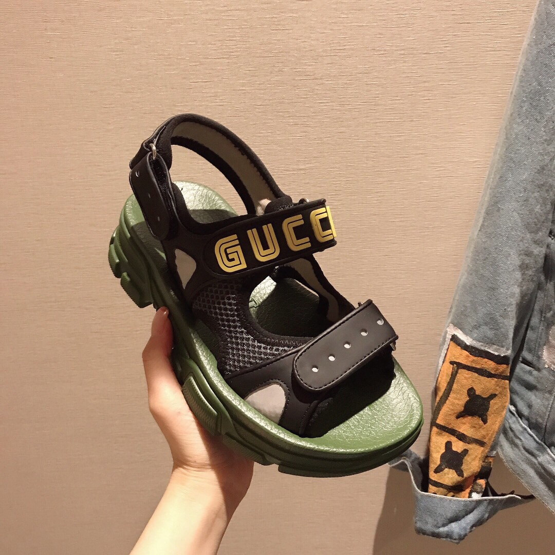G*u*i slippers 47