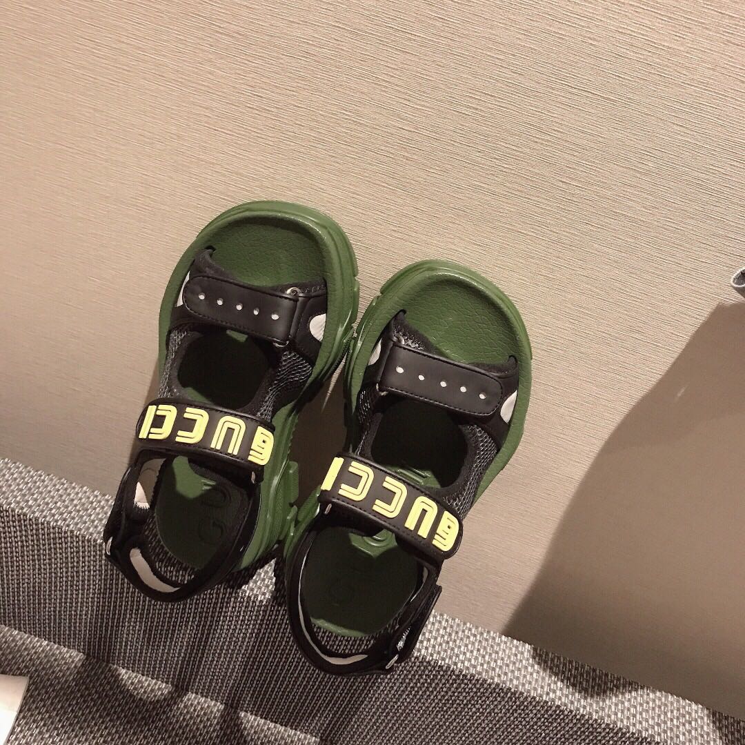 G*u*i slippers 47