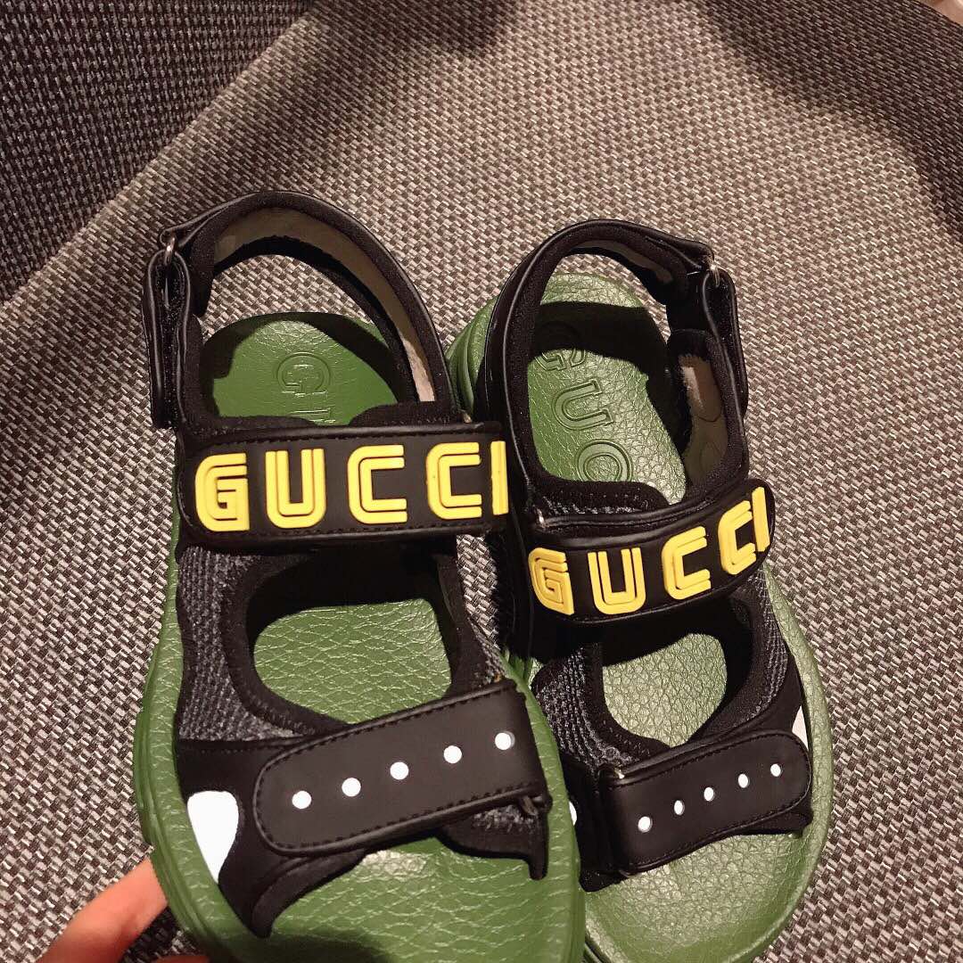 G*u*i slippers 47