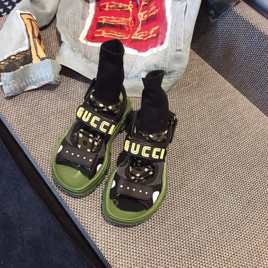 G*u*i slippers 47