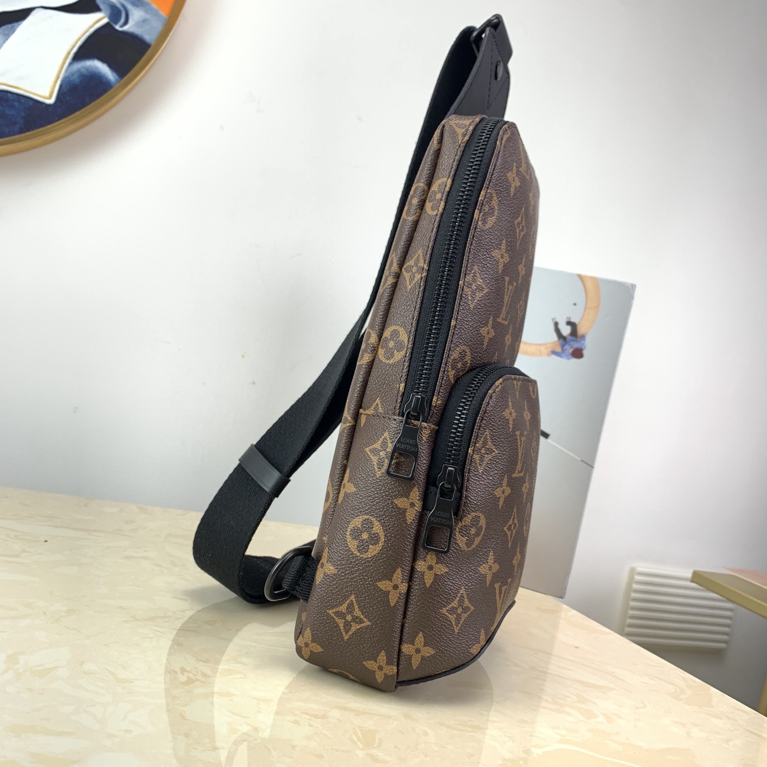l**is V*t*n avenue sling bag