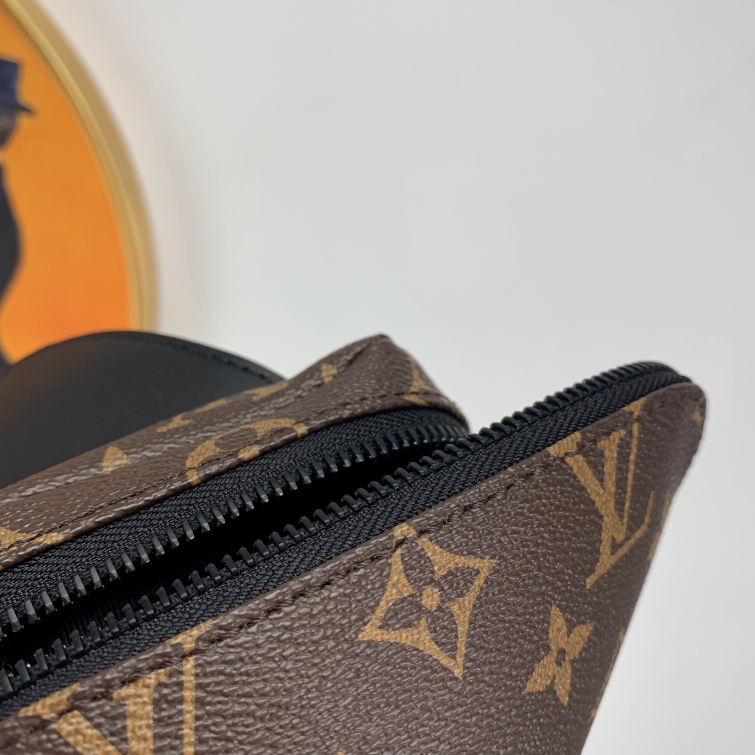 l**is V*t*n avenue sling bag