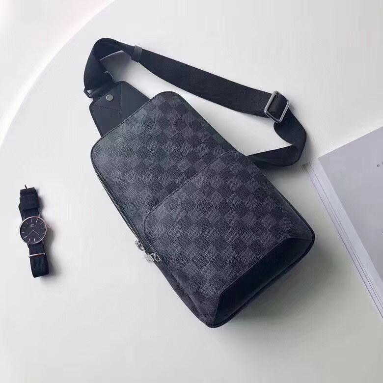 l**is V*t*n avenue sling bag