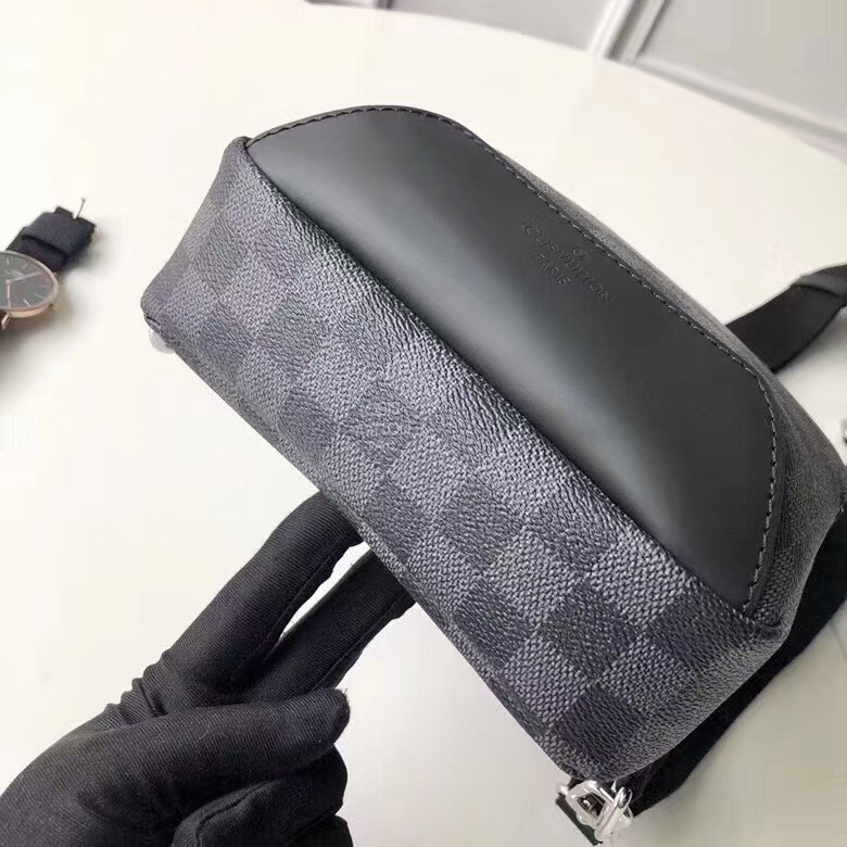 l**is V*t*n avenue sling bag