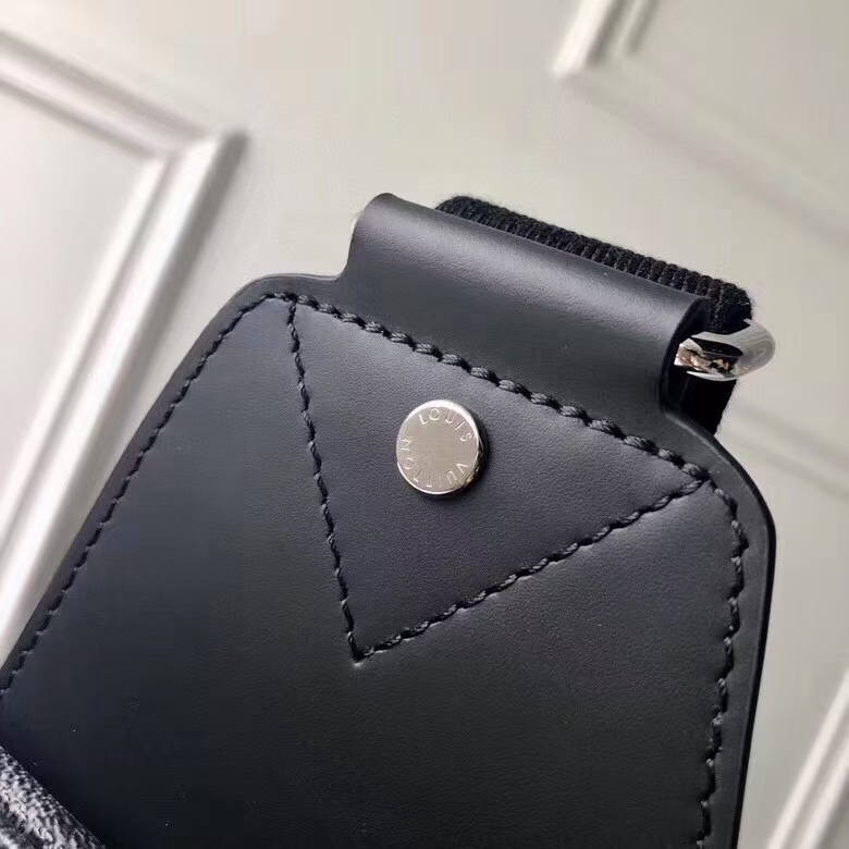l**is V*t*n avenue sling bag