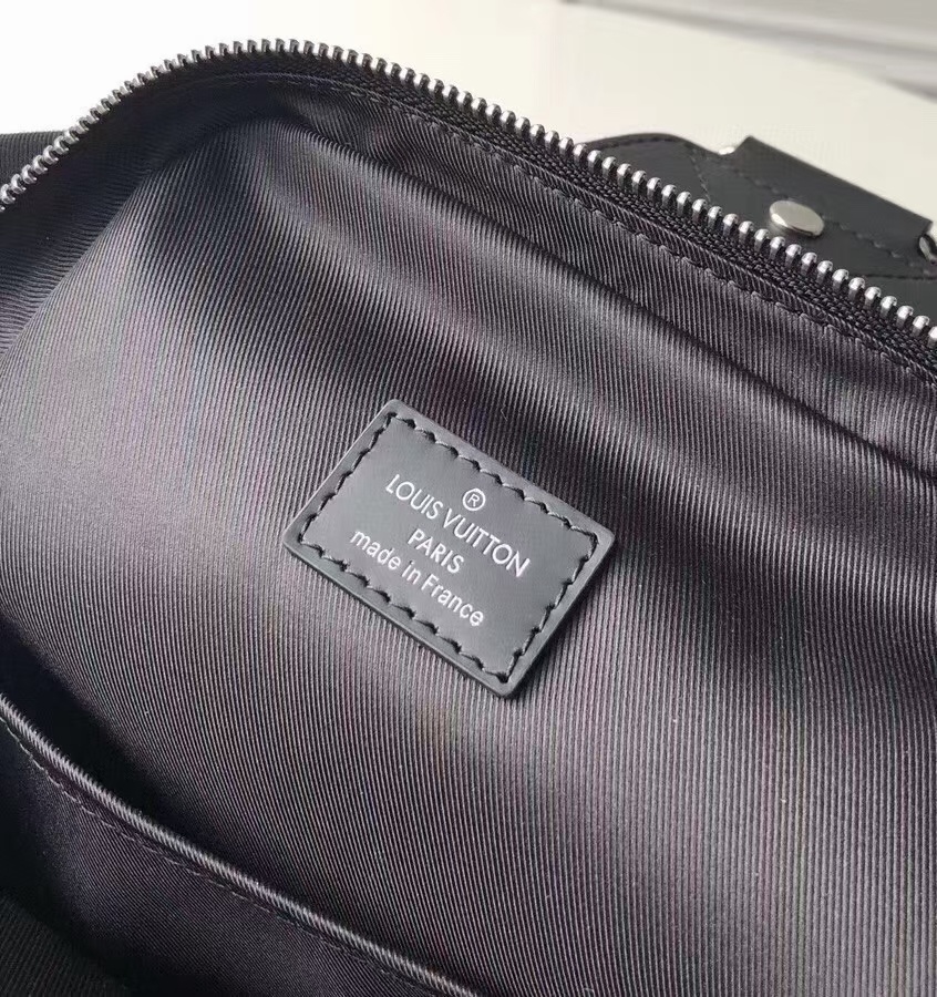 l**is V*t*n avenue sling bag