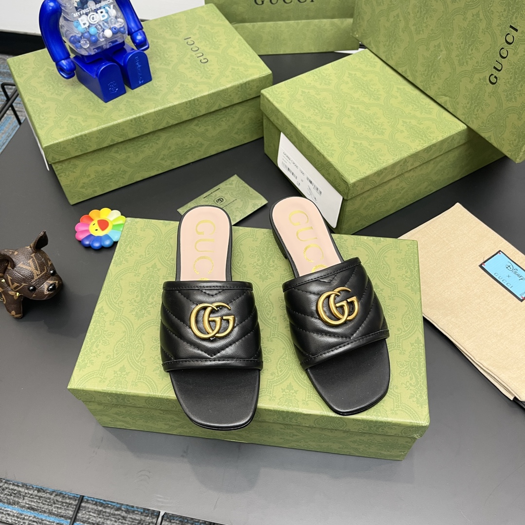 G*u*i slippers 57