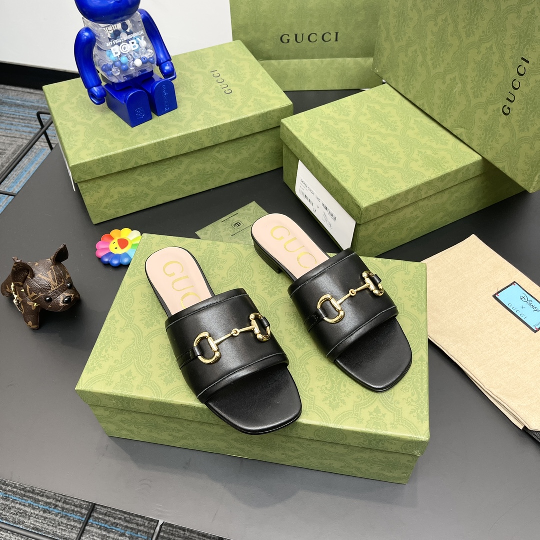 G*u*i slippers 62