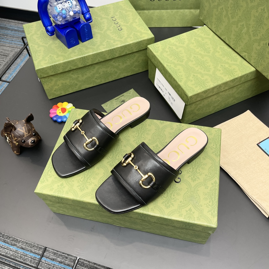 G*u*i slippers 62