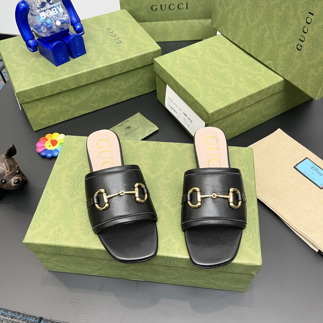 G*u*i slippers 62