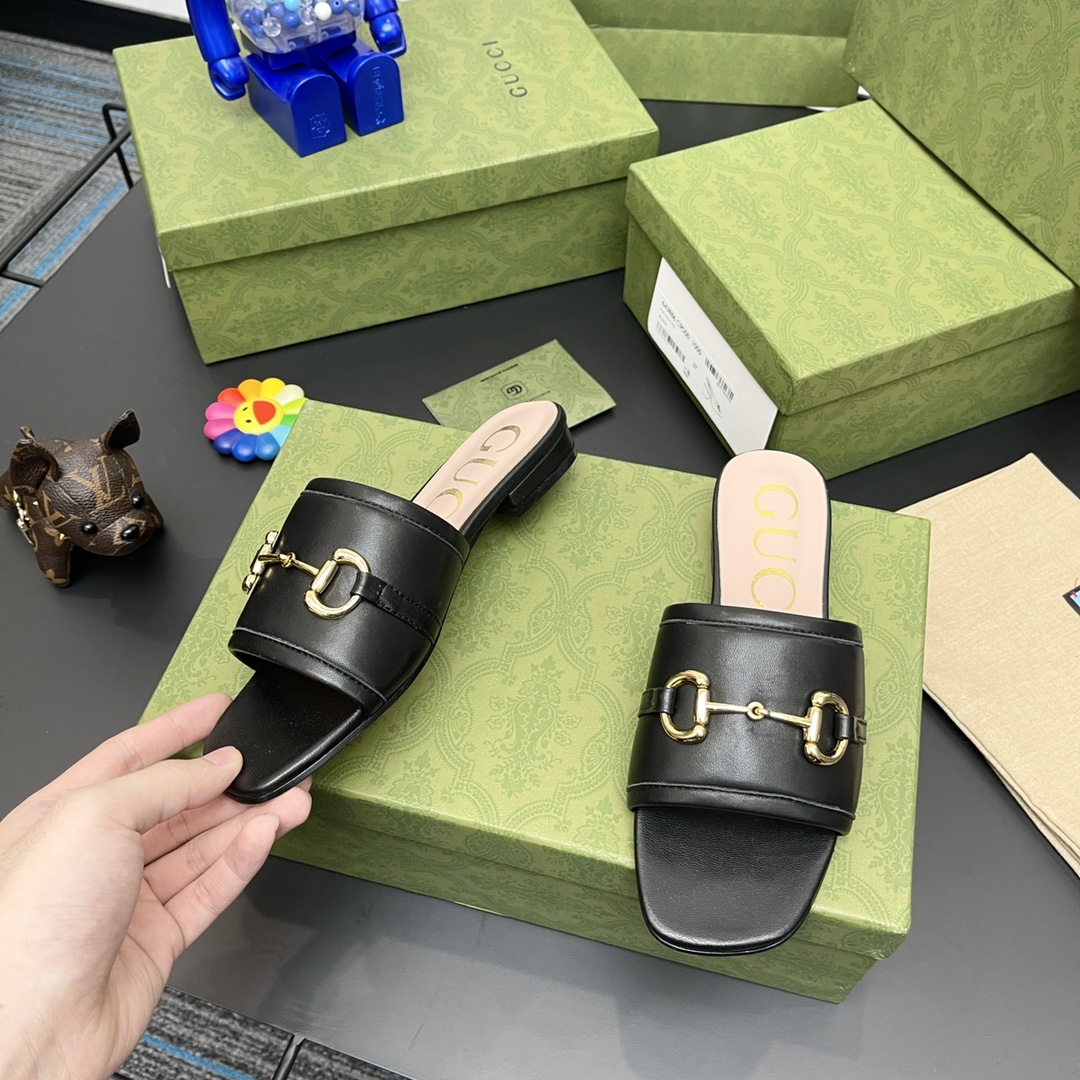 G*u*i slippers 62