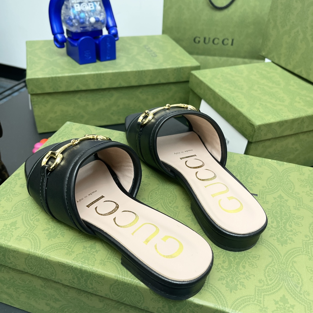 G*u*i slippers 62