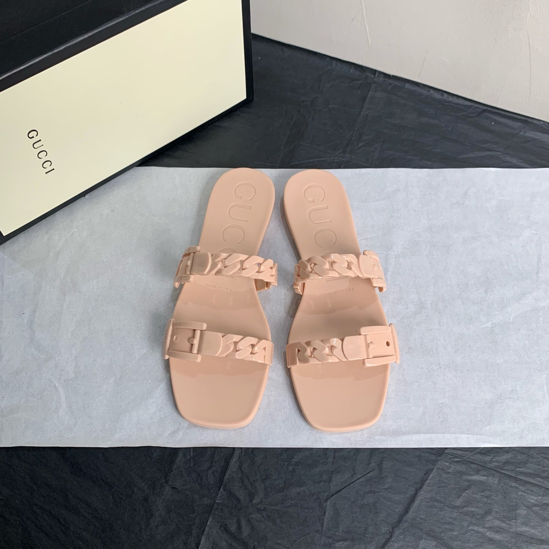 G*u*i slippers 64