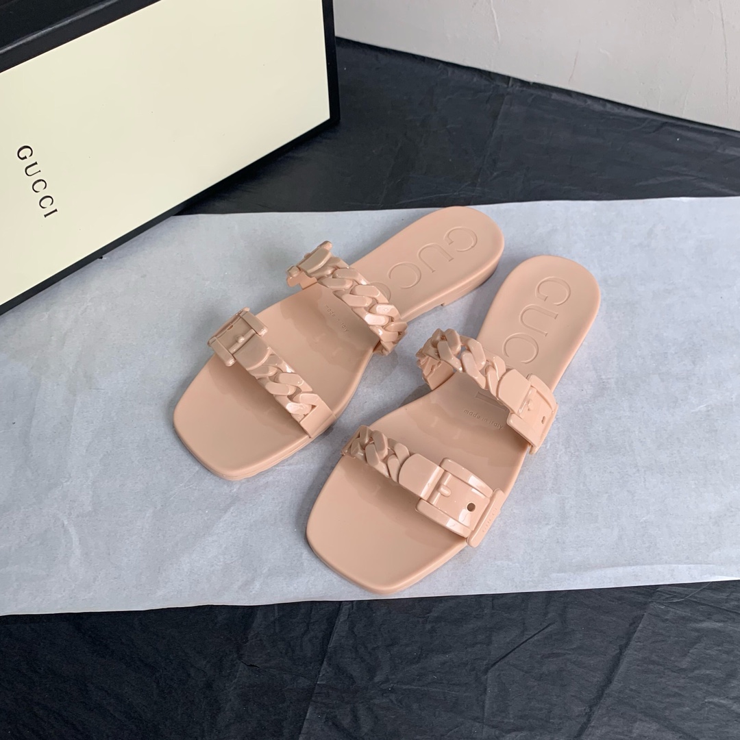 G*u*i slippers 64