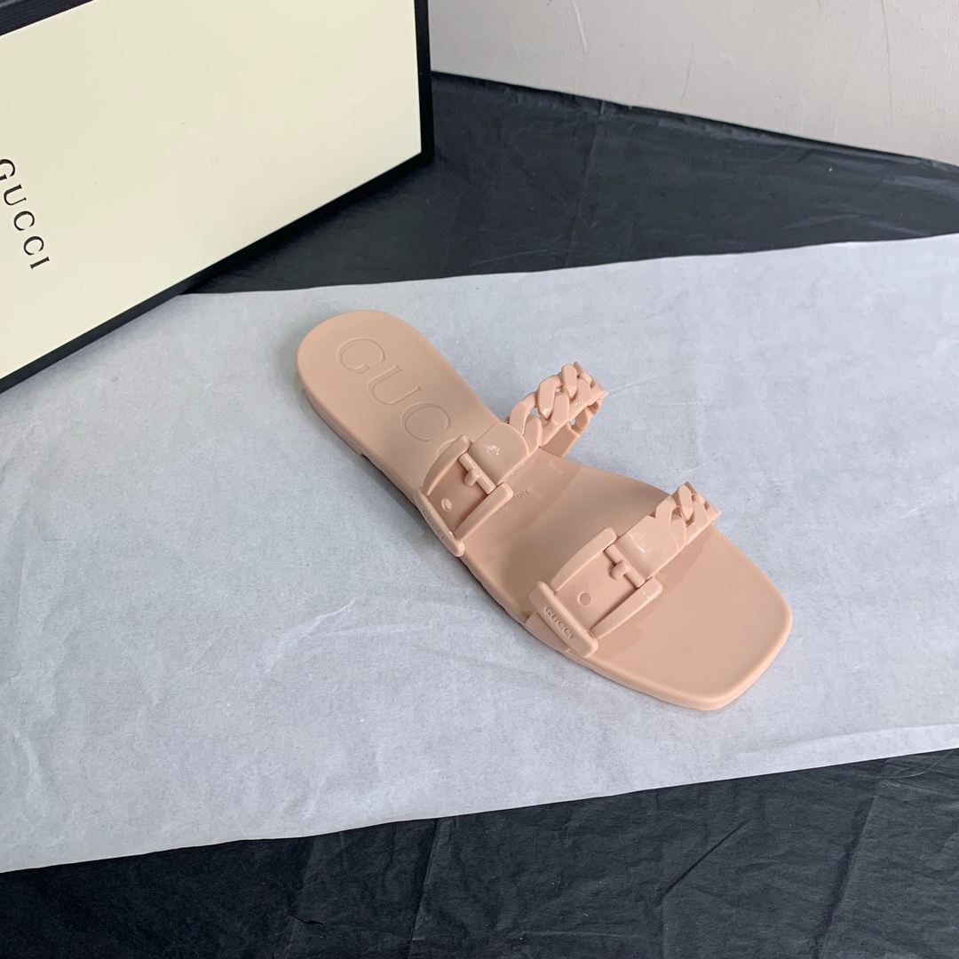 G*u*i slippers 64