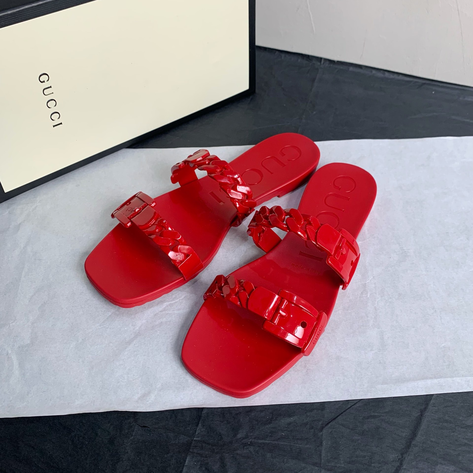 G*u*i slippers 65