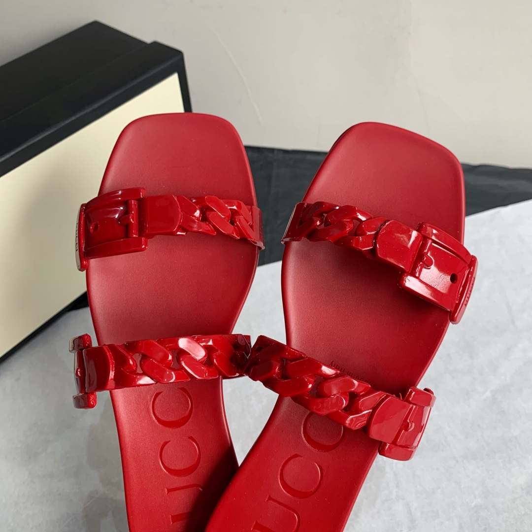 G*u*i slippers 65
