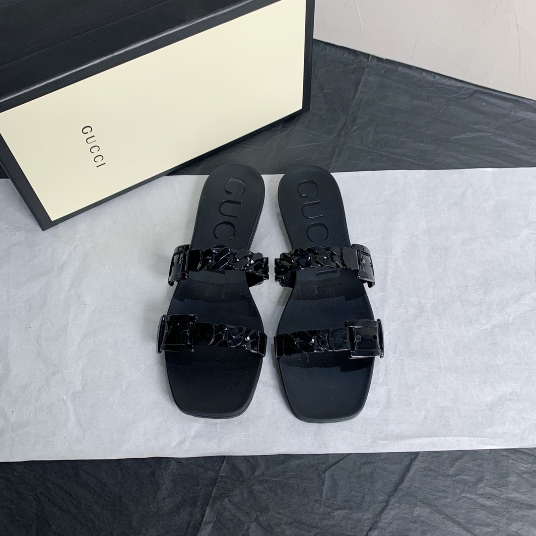G*u*i slippers 67