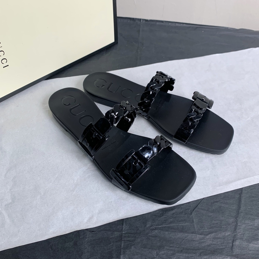 G*u*i slippers 67