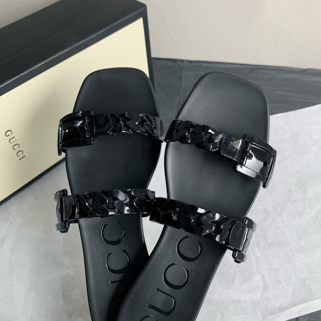 G*u*i slippers 67