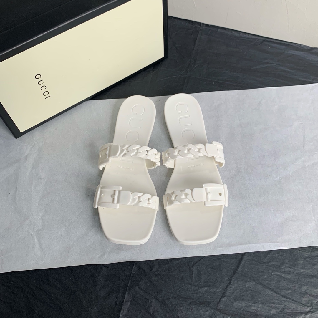 G*u*i slippers 68