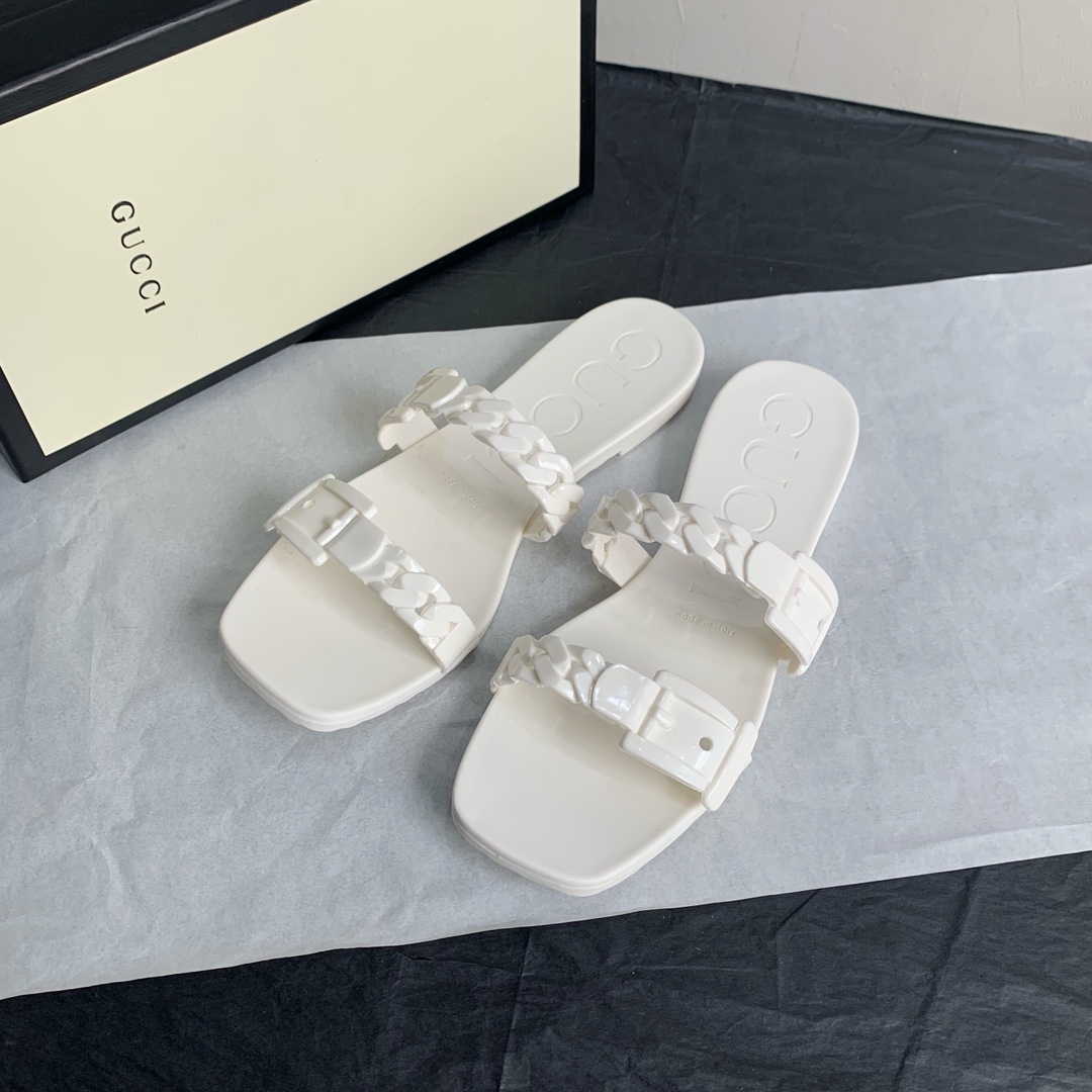 G*u*i slippers 68