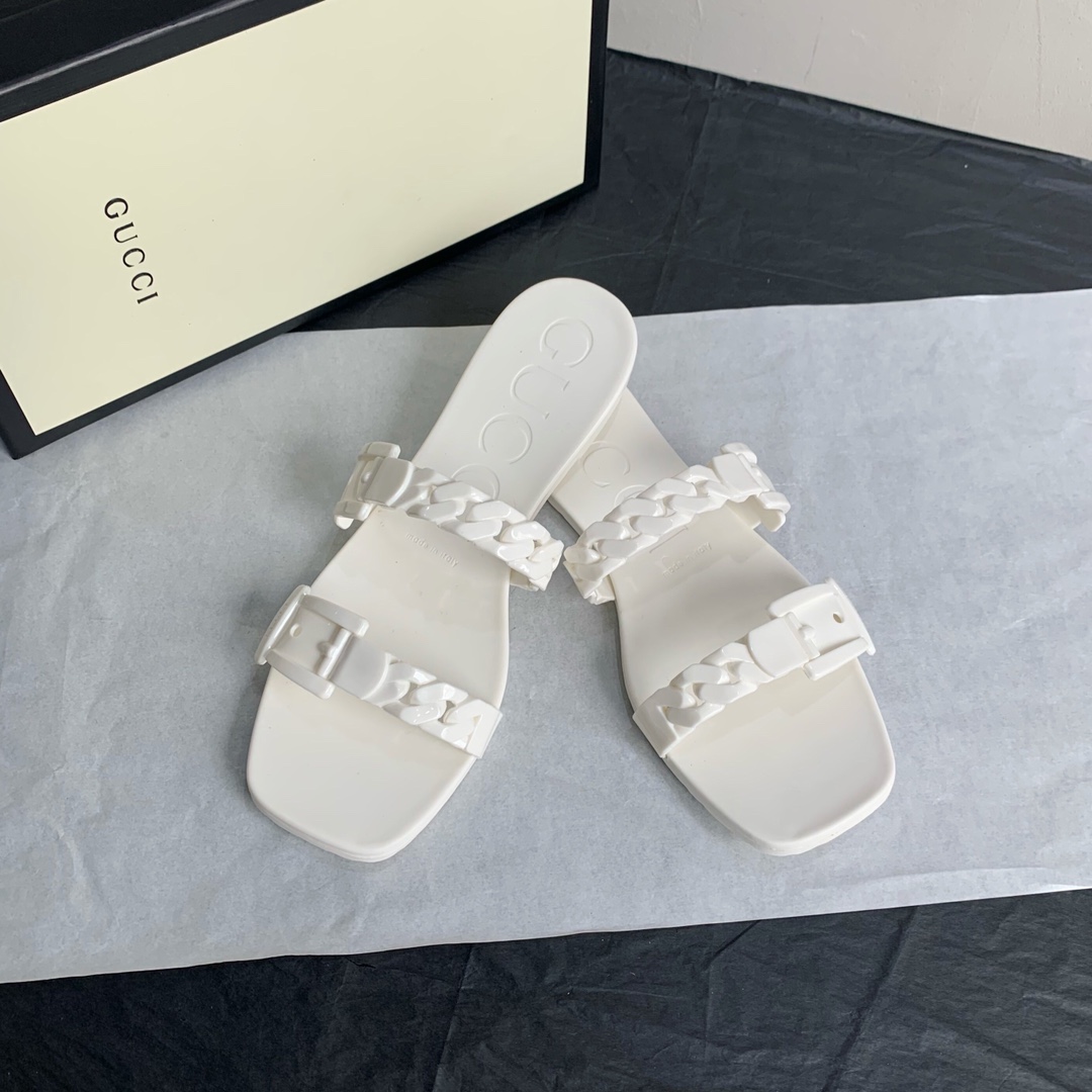 G*u*i slippers 68