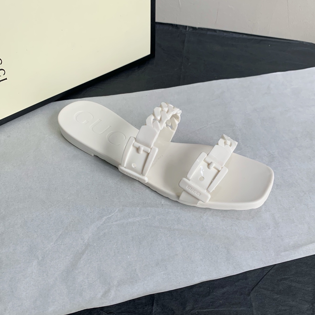 G*u*i slippers 68