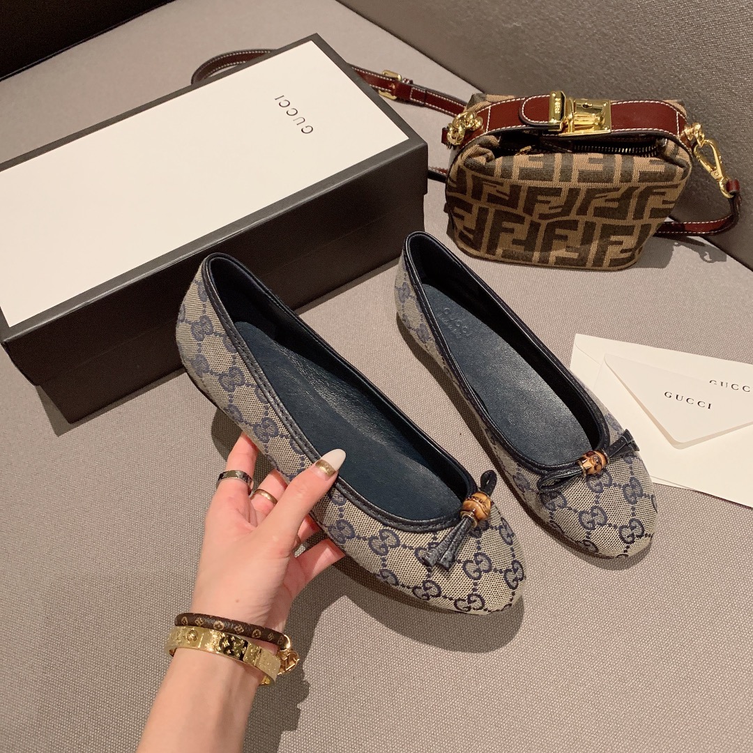 G*u*i beige/blue gg canvas and leather bow ballet flats