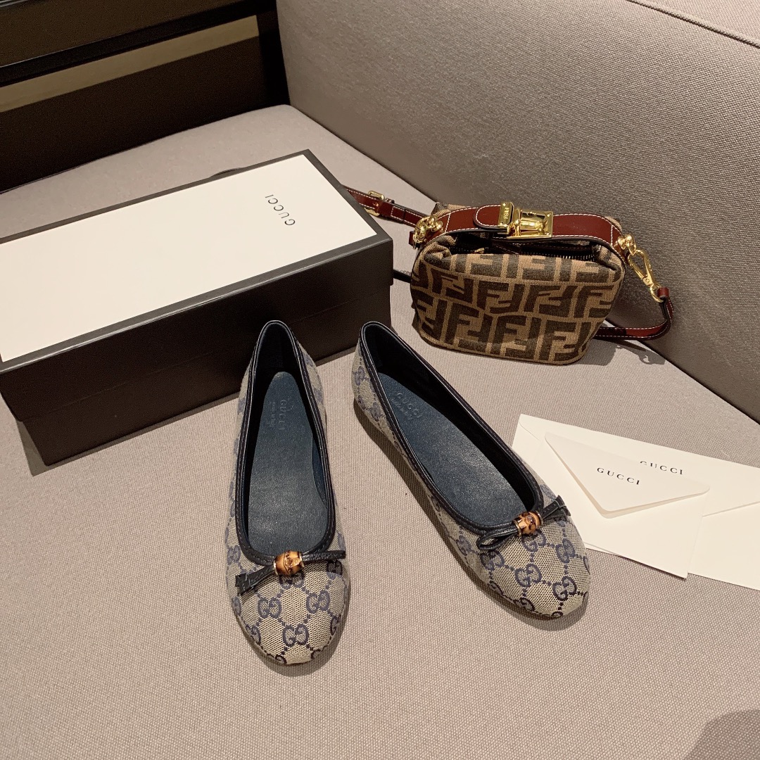 G*u*i beige/blue gg canvas and leather bow ballet flats
