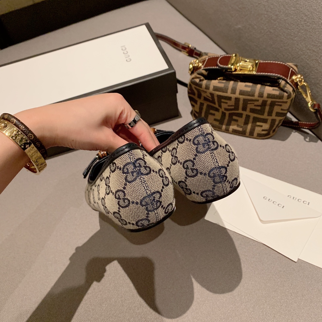 G*u*i beige/blue gg canvas and leather bow ballet flats